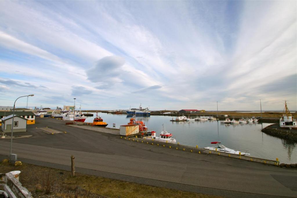 Hvammur Apartments By The Harbour Хофн Экстерьер фото